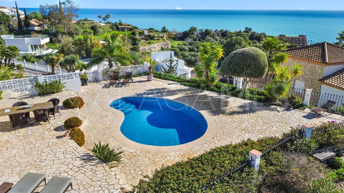 Villa for sale in Benalmadena