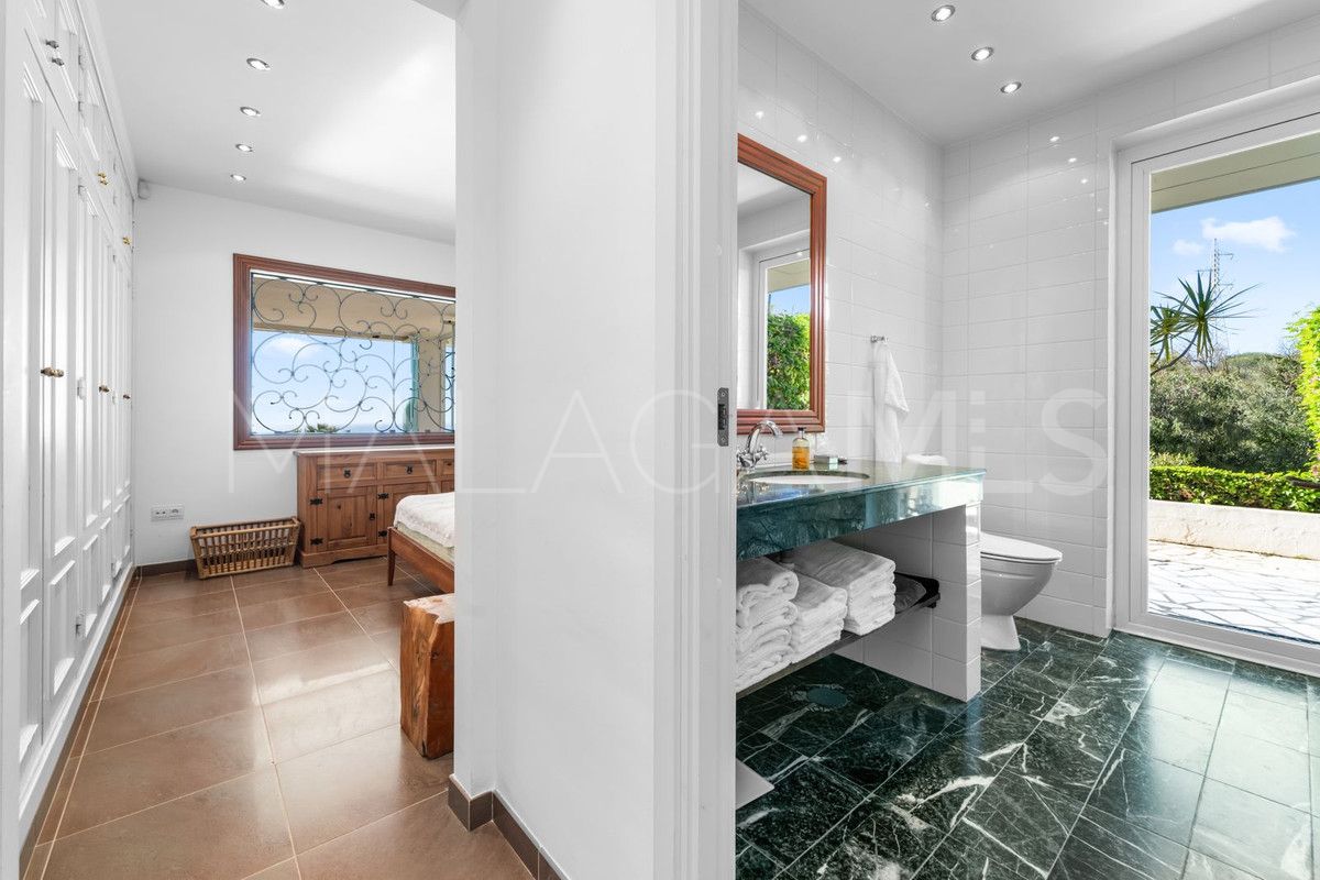 Villa for sale in Benalmadena