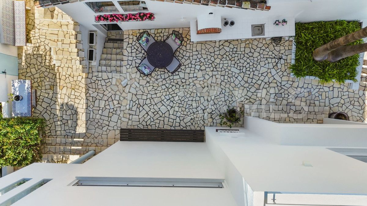 Villa for sale in Benalmadena