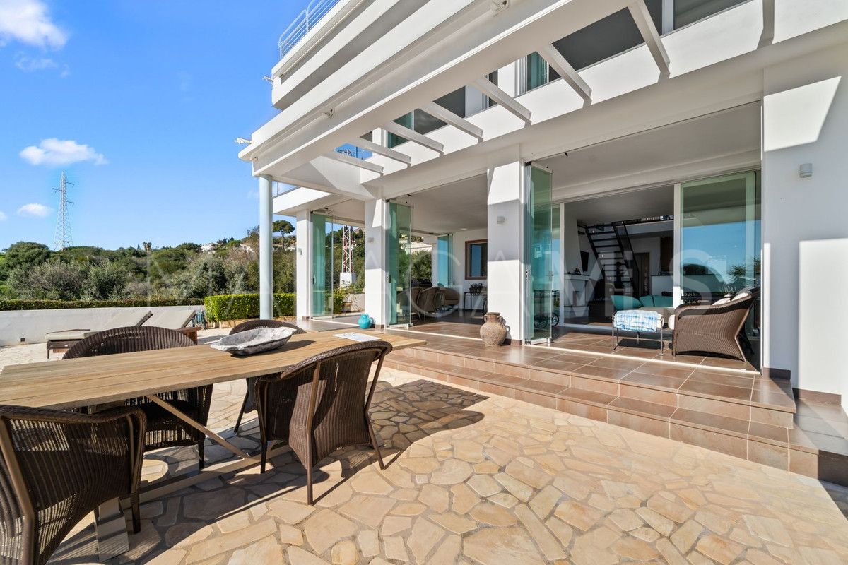 Villa for sale in Benalmadena