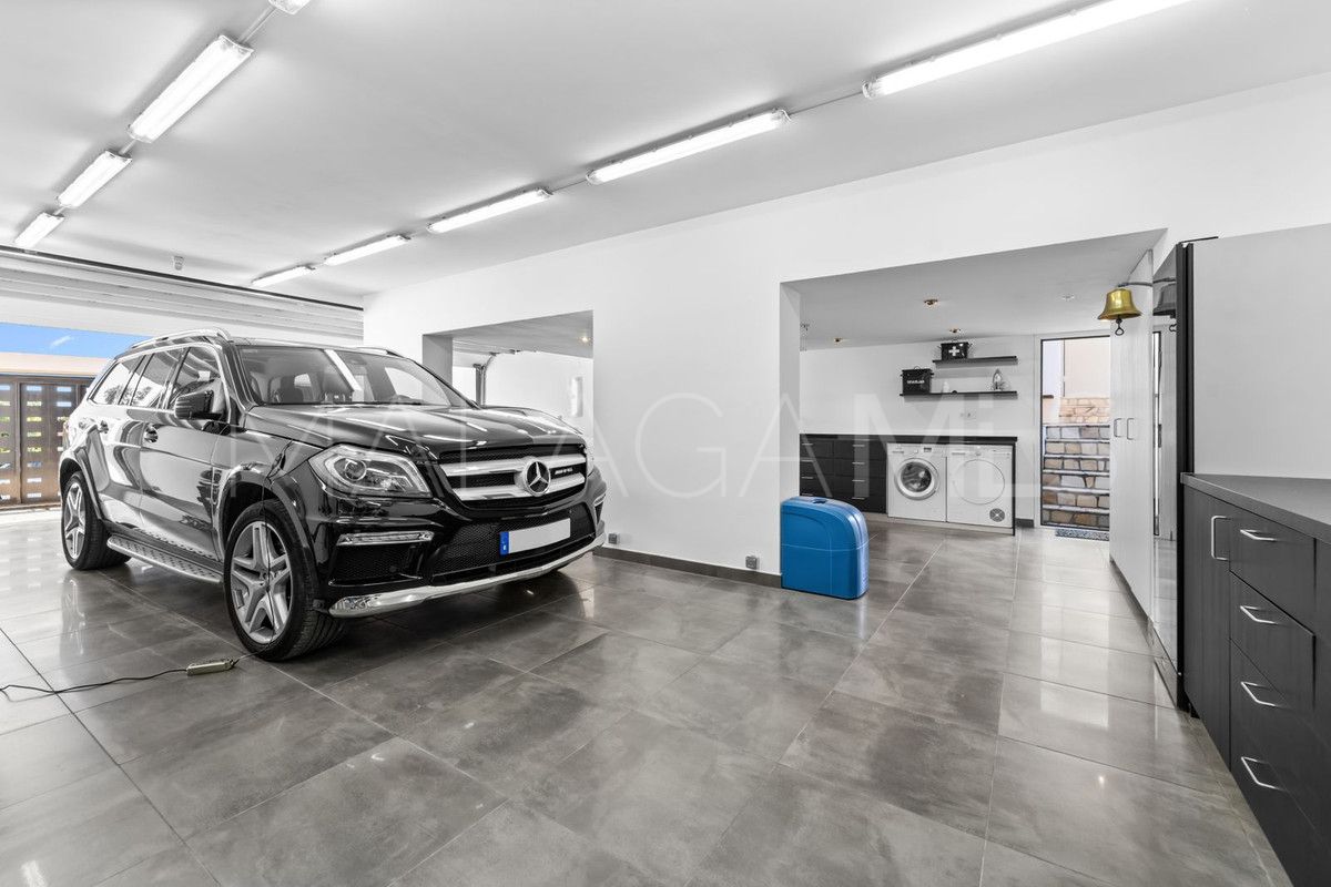 Villa for sale in Benalmadena