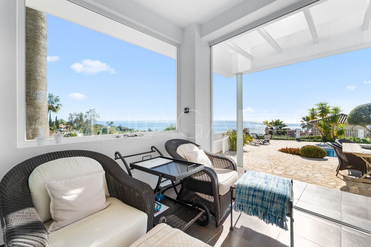 Villa for sale in Benalmadena