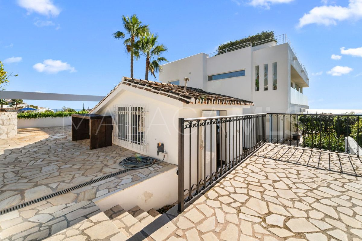 Villa for sale in Benalmadena