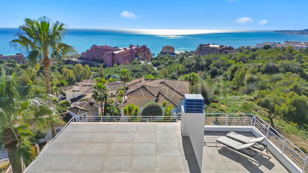 Villa for sale in Benalmadena