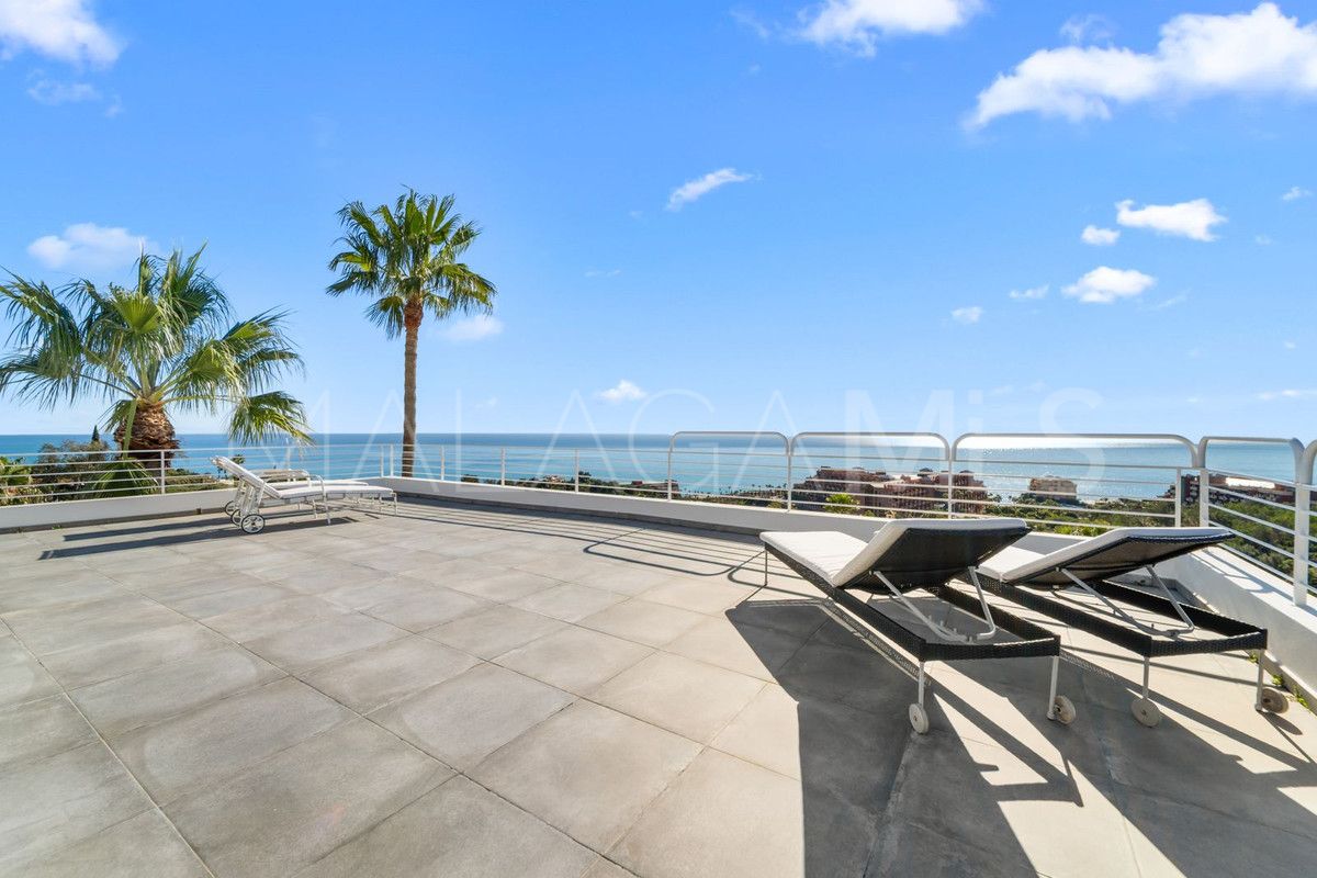 Villa for sale in Benalmadena