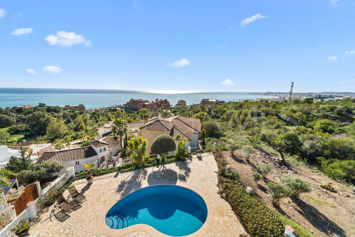 Villa for sale in Benalmadena