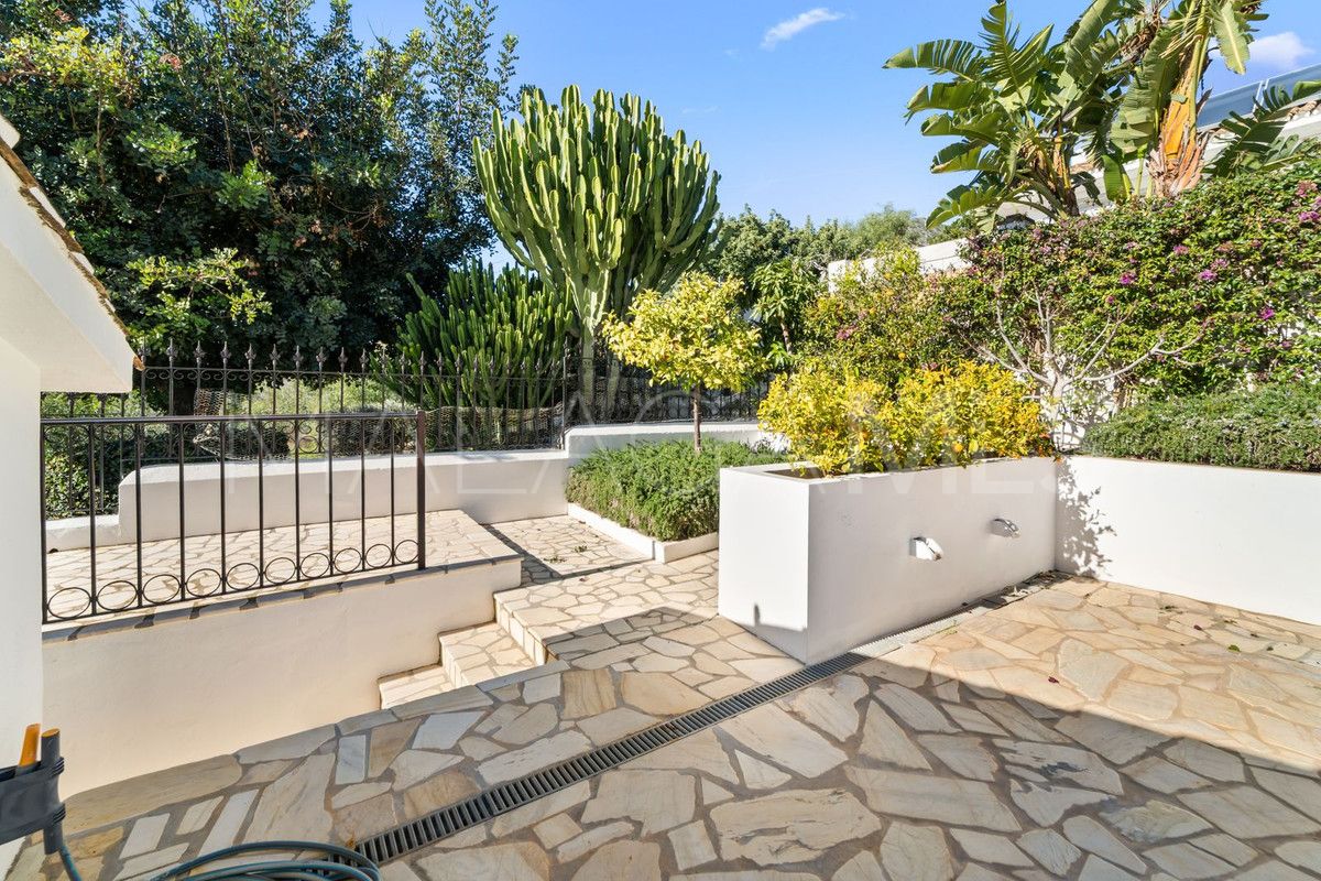 Villa for sale in Benalmadena