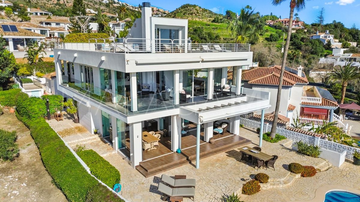 Villa for sale in Benalmadena