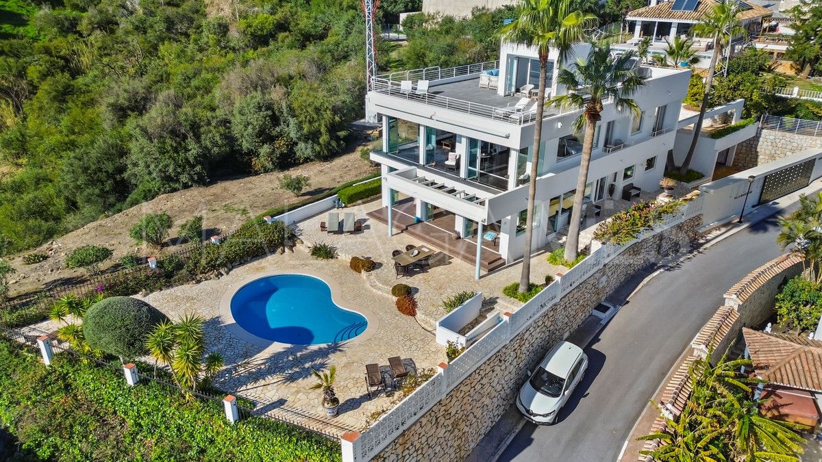 Villa for sale in Benalmadena