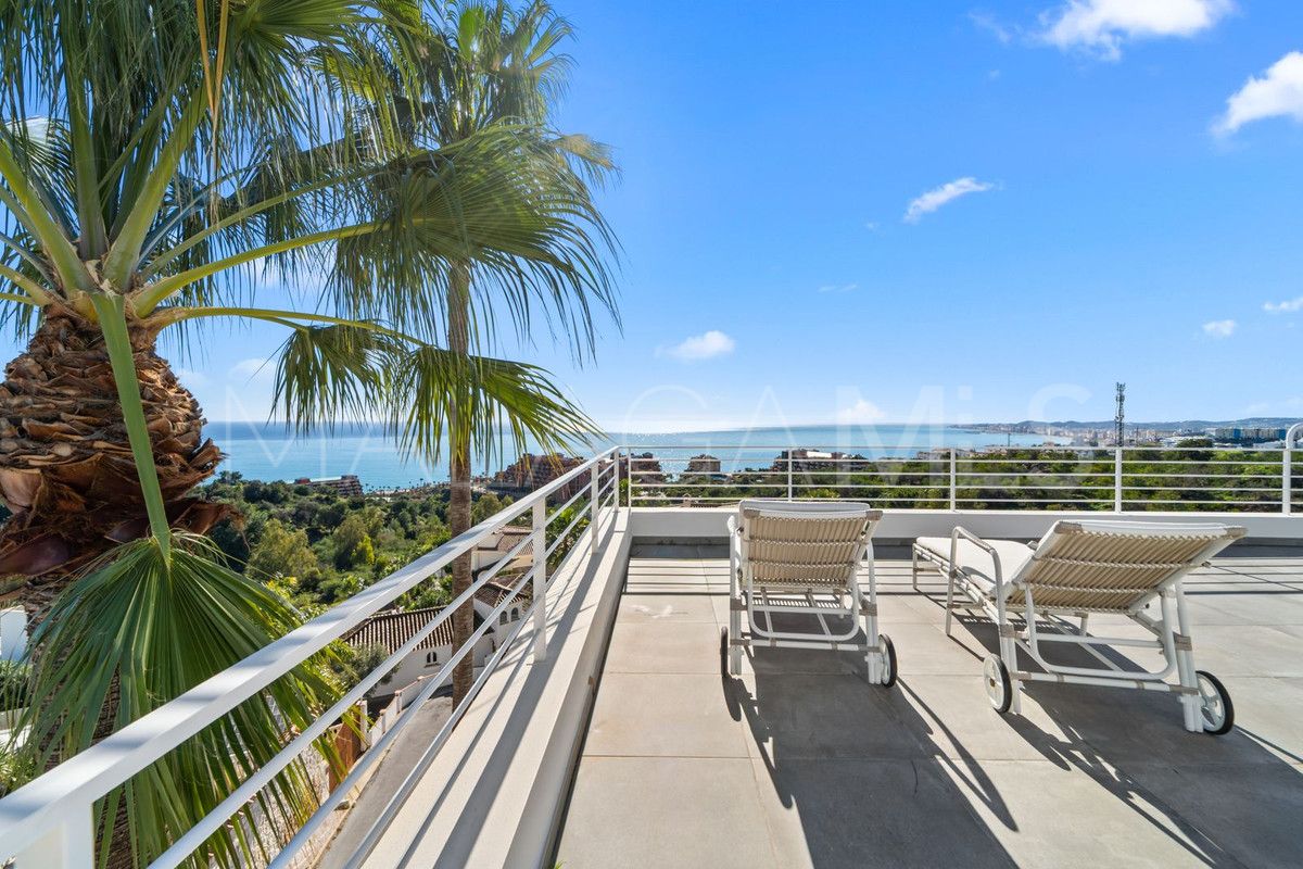 Villa for sale in Benalmadena