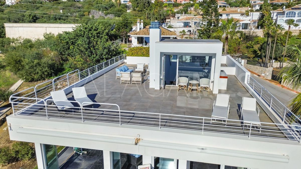 Villa for sale in Benalmadena