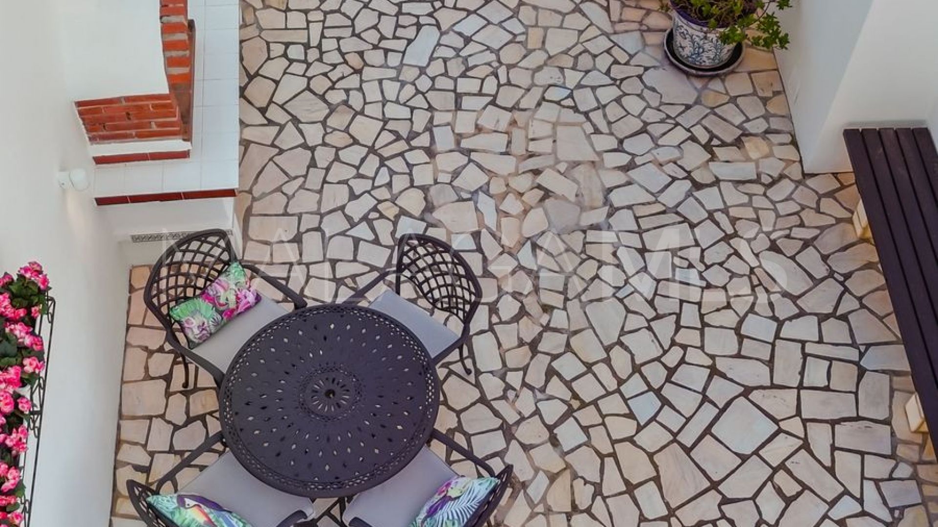 Villa for sale in Benalmadena