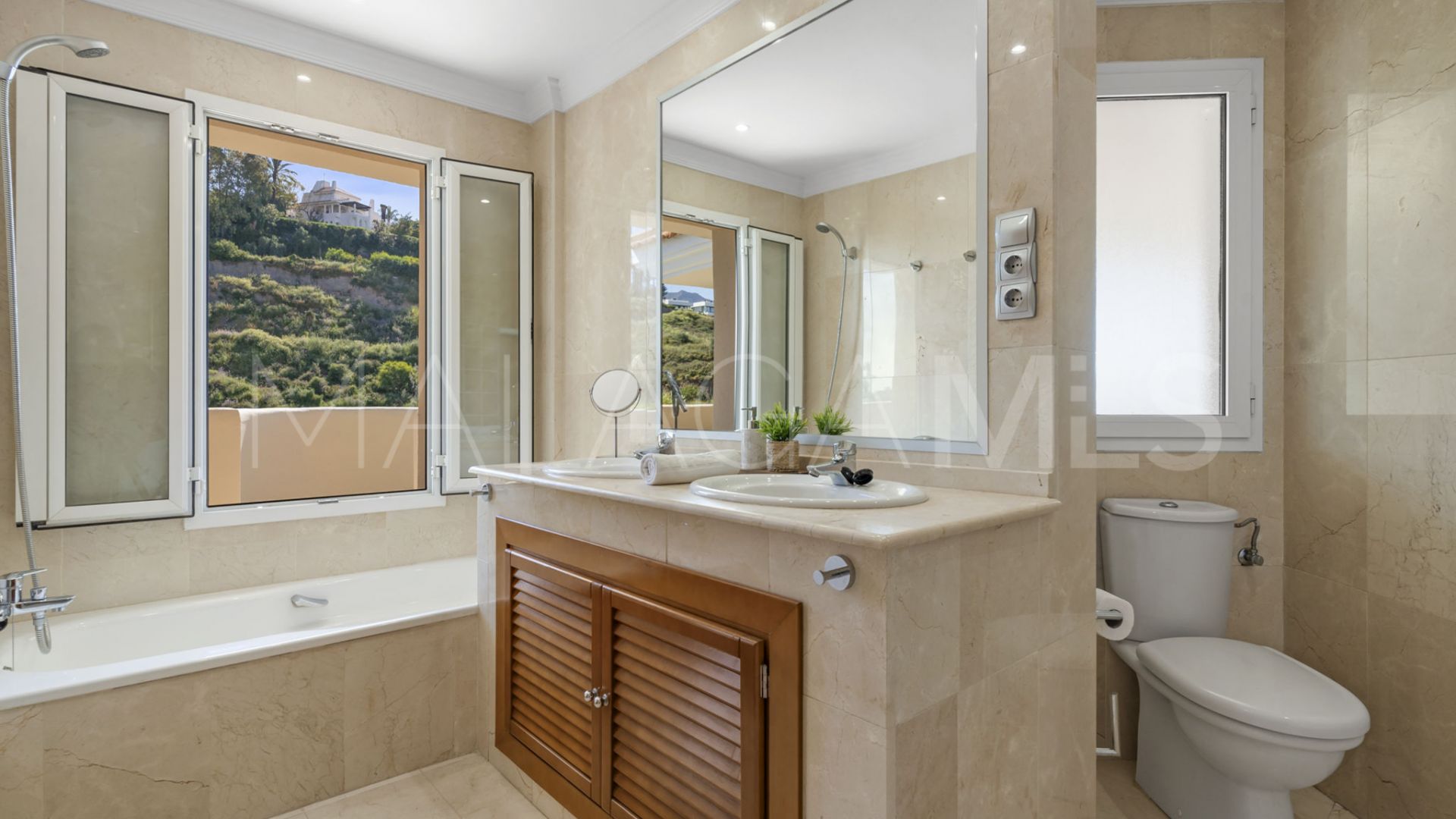 Lägenhet for sale in Nueva Andalucia