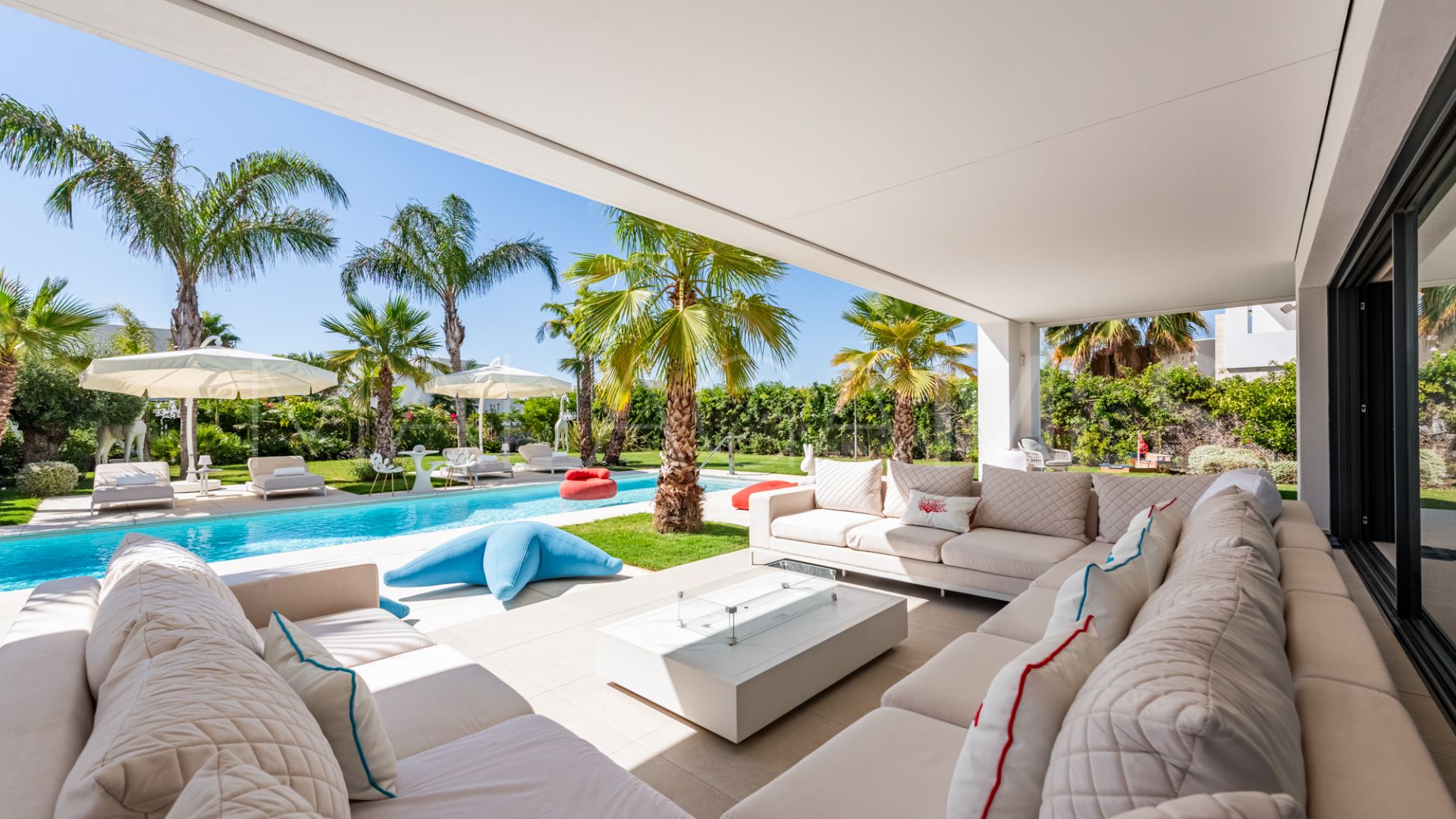 Villa for sale in Calanova Golf