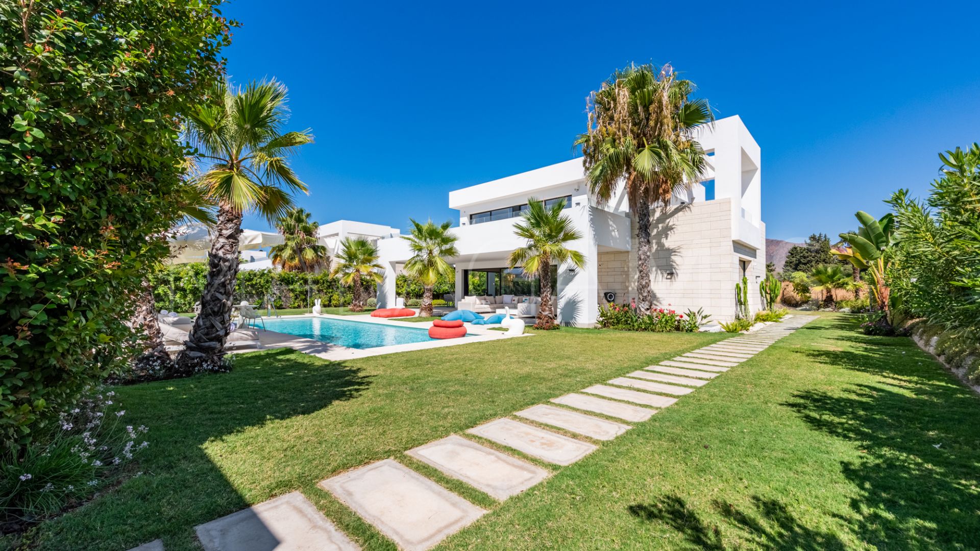 Villa for sale in Calanova Golf