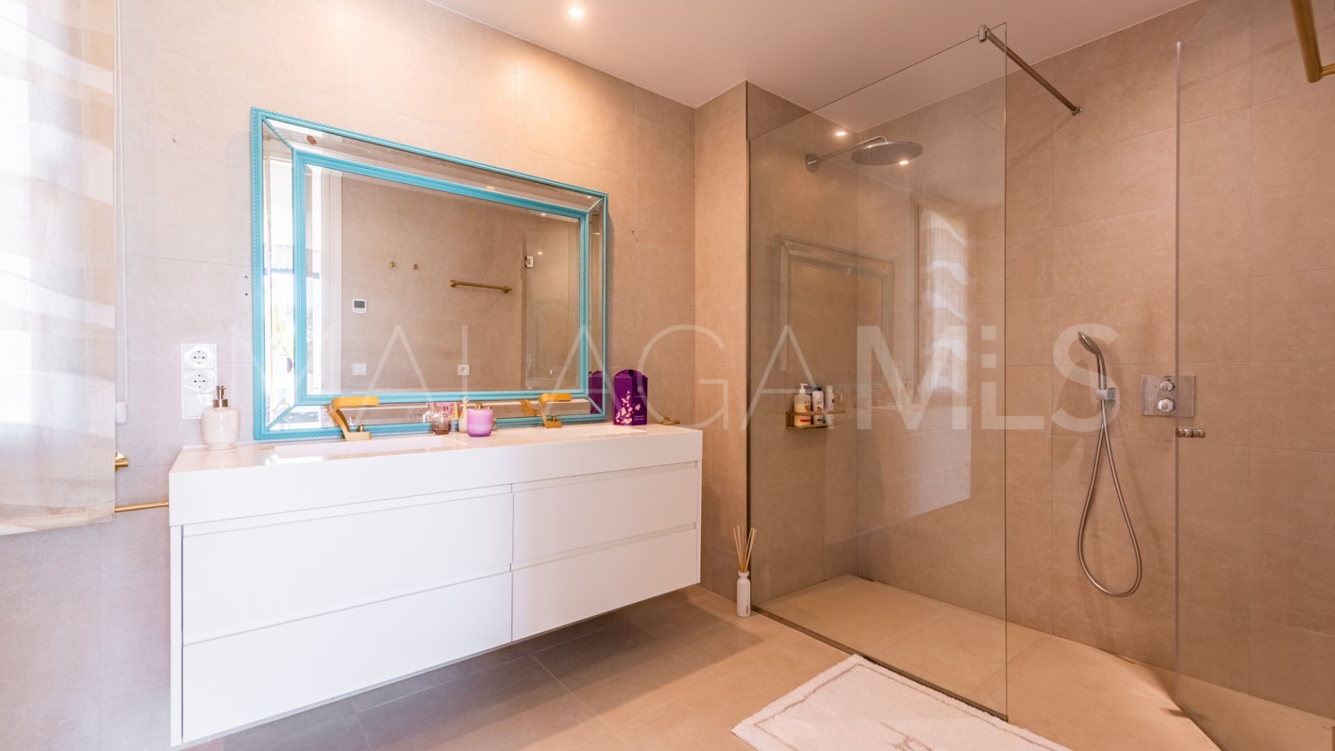 Villa for sale in Calanova Golf