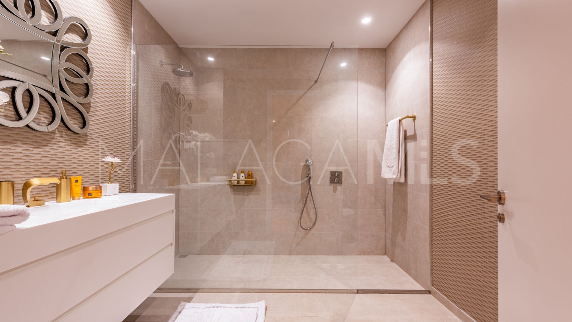 Villa for sale in Calanova Golf