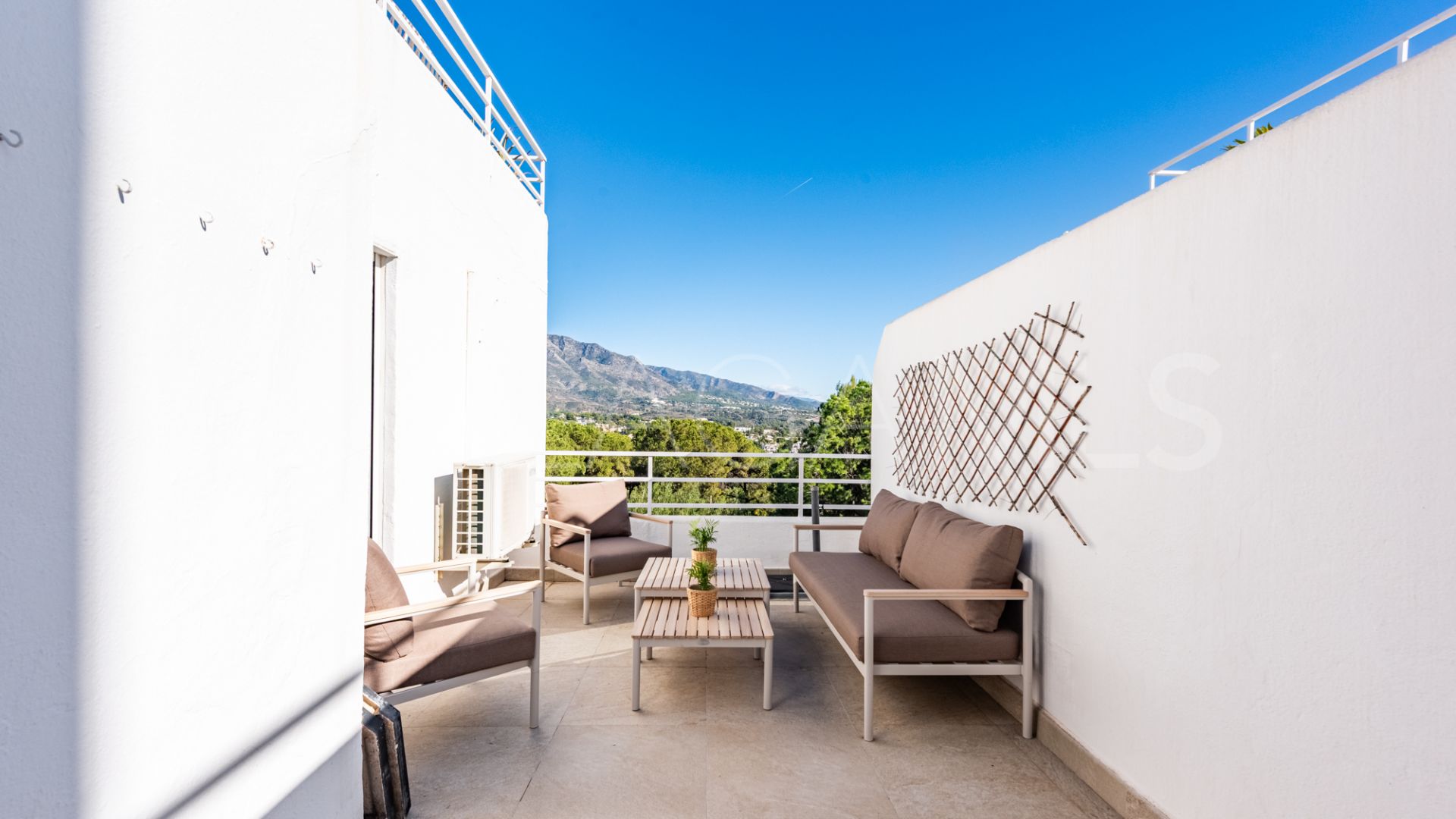 Ground floor duplex for sale in Nueva Andalucia