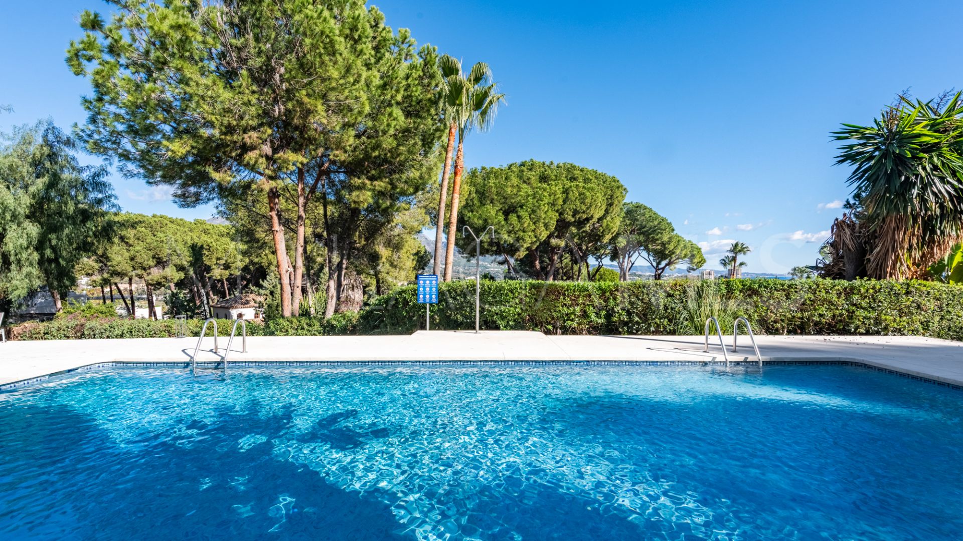 Ground floor duplex for sale in Nueva Andalucia