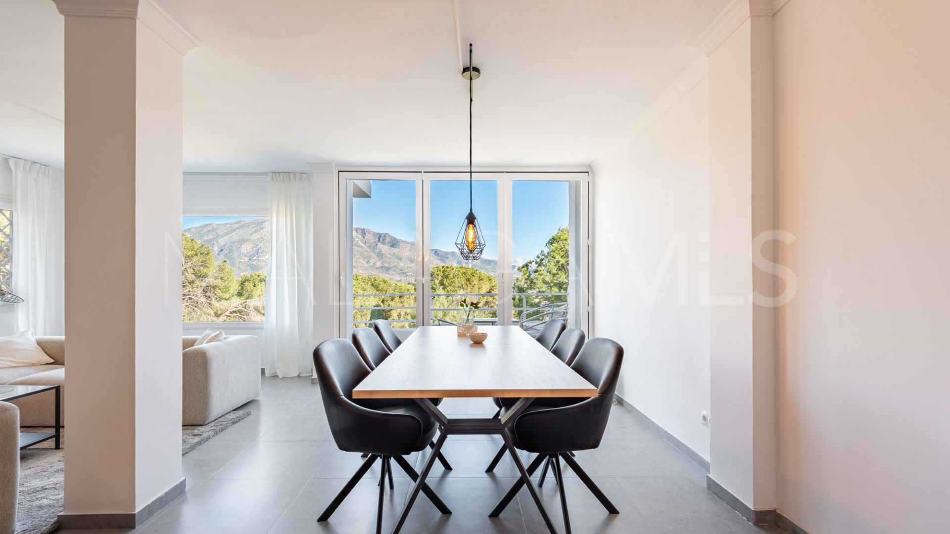 Ground floor duplex for sale in Nueva Andalucia