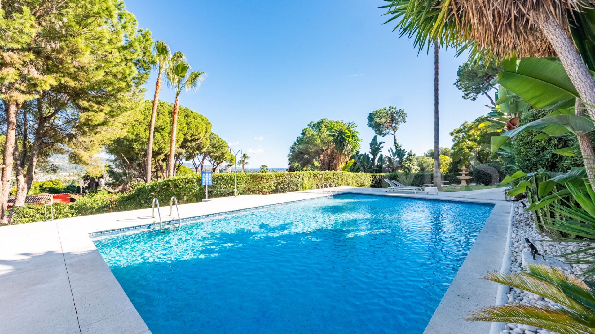 Ground floor duplex for sale in Nueva Andalucia