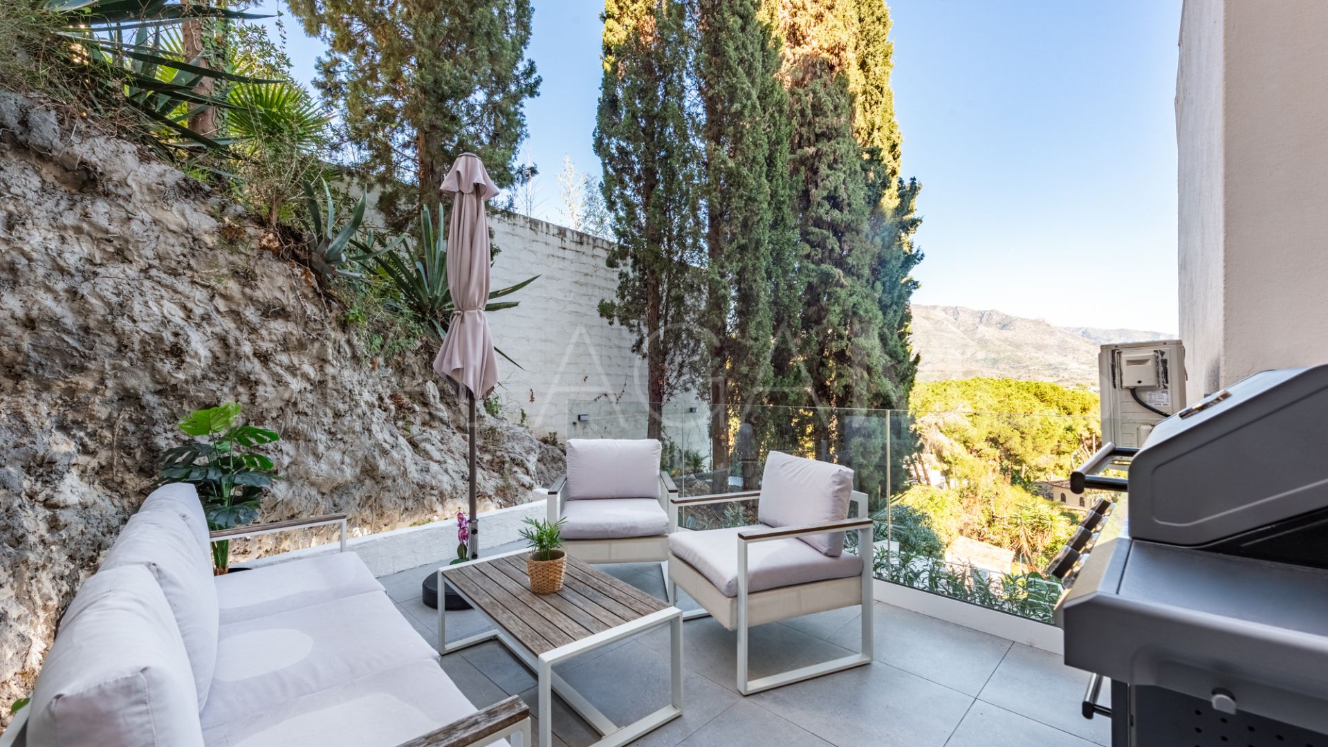 Ground floor duplex for sale in Nueva Andalucia