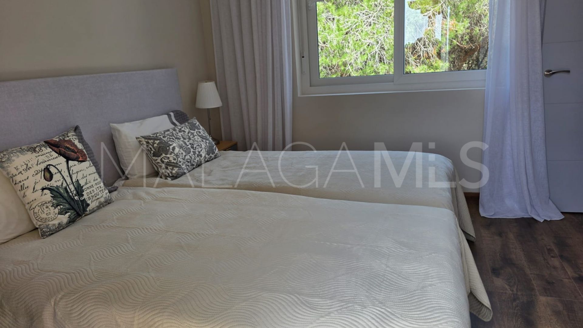 For sale villa in Elviria Playa