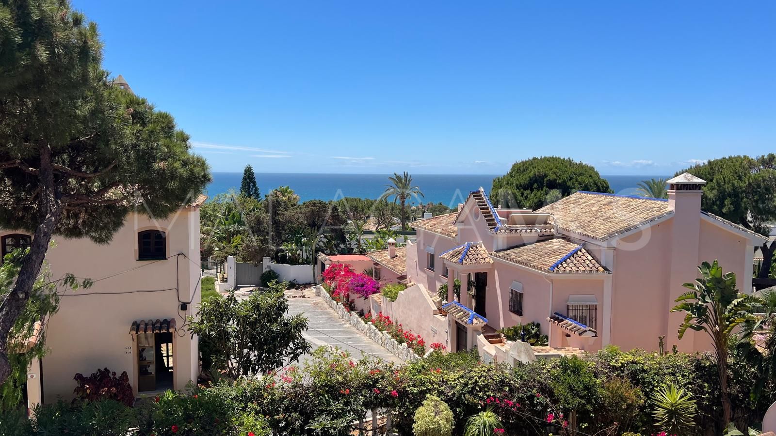 Villa for sale in Elviria Playa