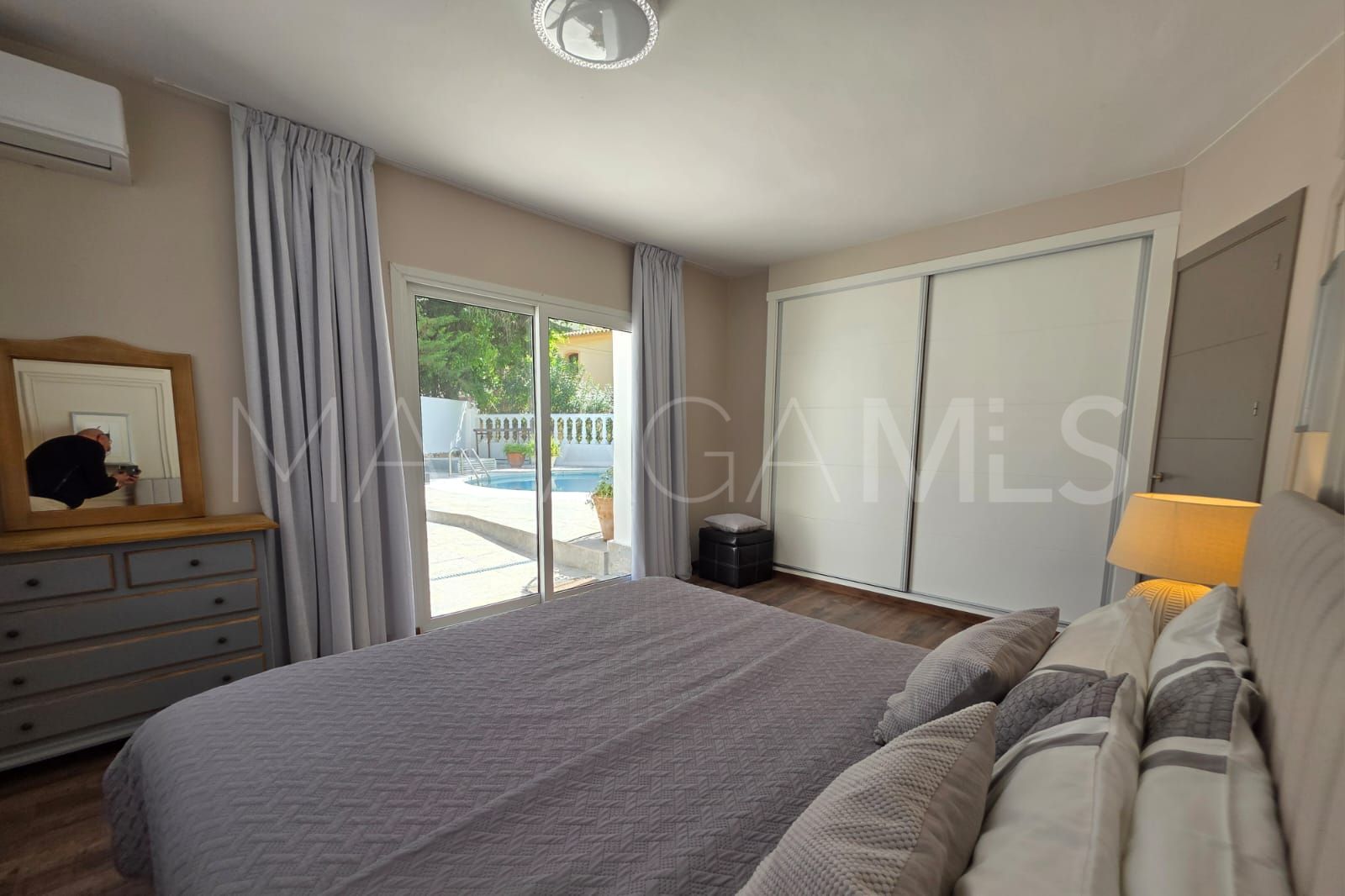 For sale villa in Elviria Playa