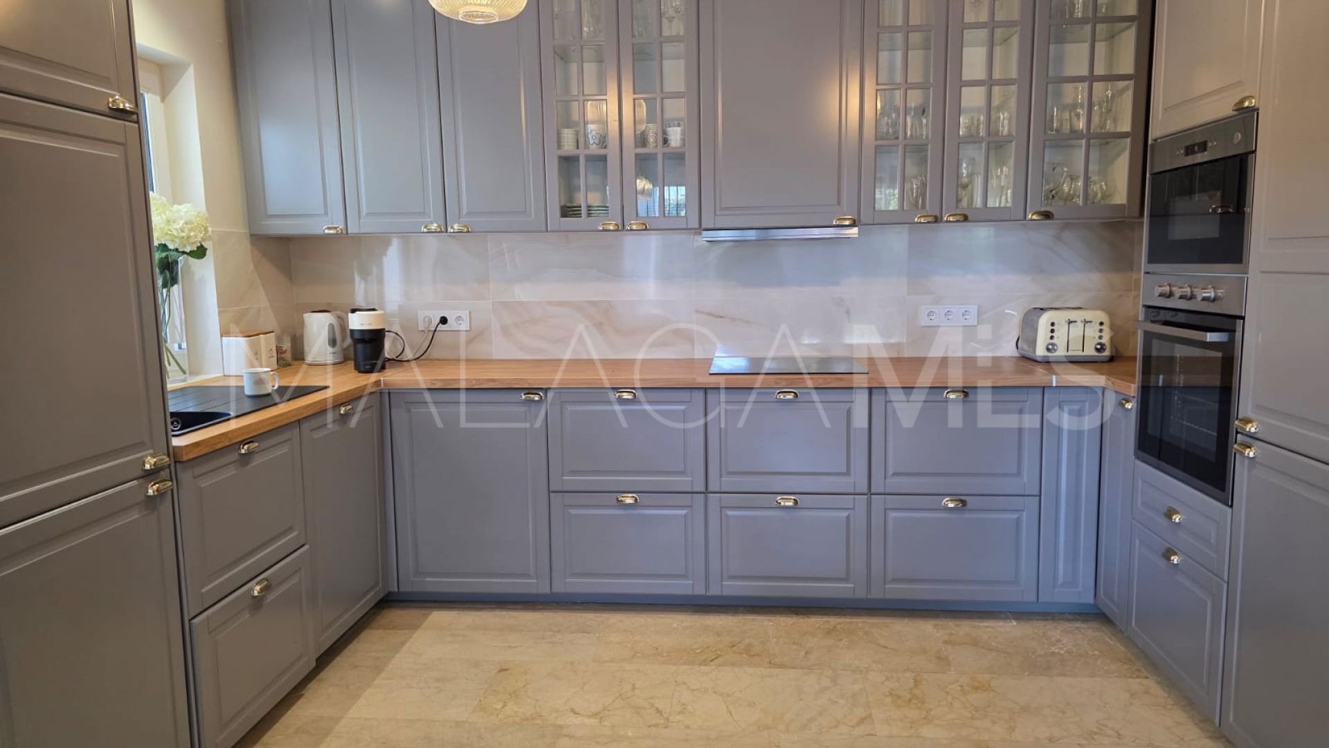 For sale villa in Elviria Playa