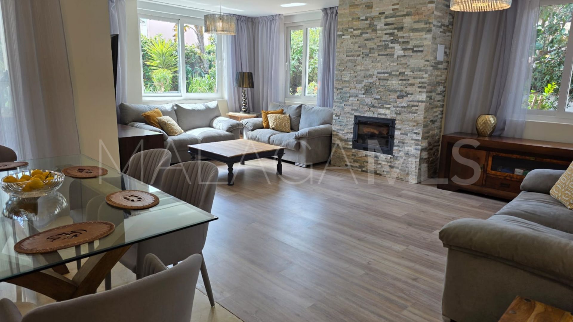 For sale villa in Elviria Playa