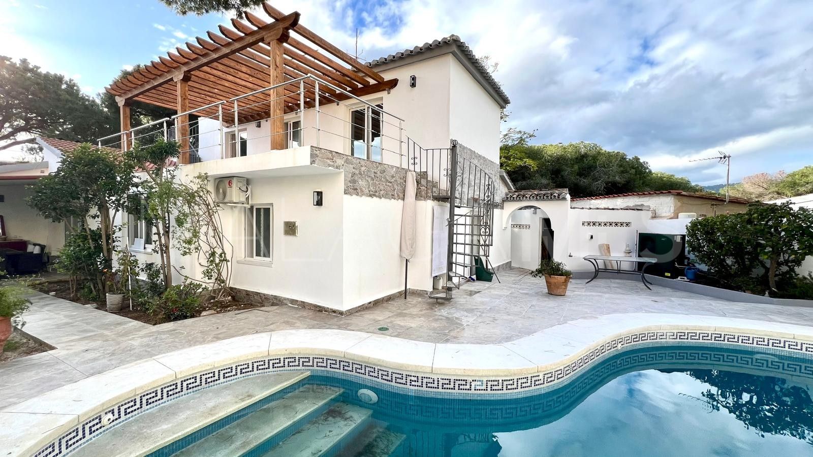 Villa for sale in Elviria Playa