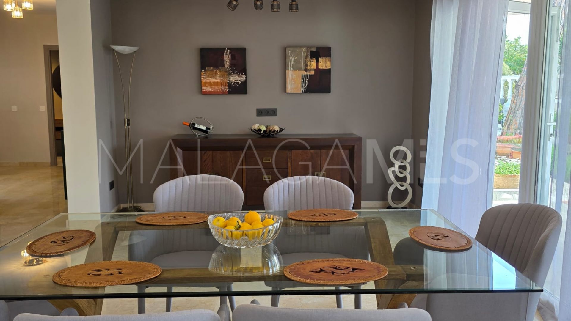 For sale villa in Elviria Playa