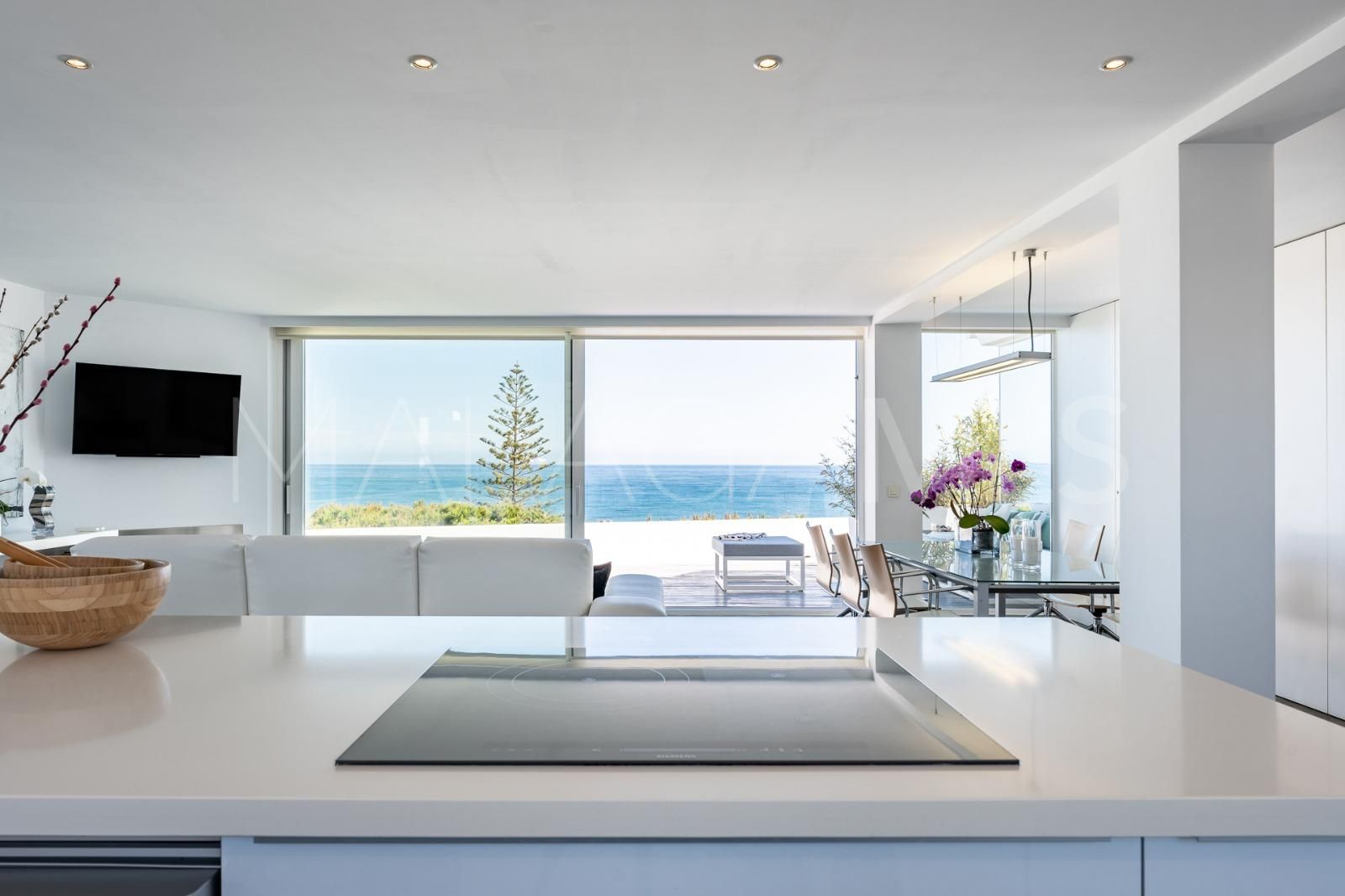 Duplex penthouse for sale in Sitio de Calahonda