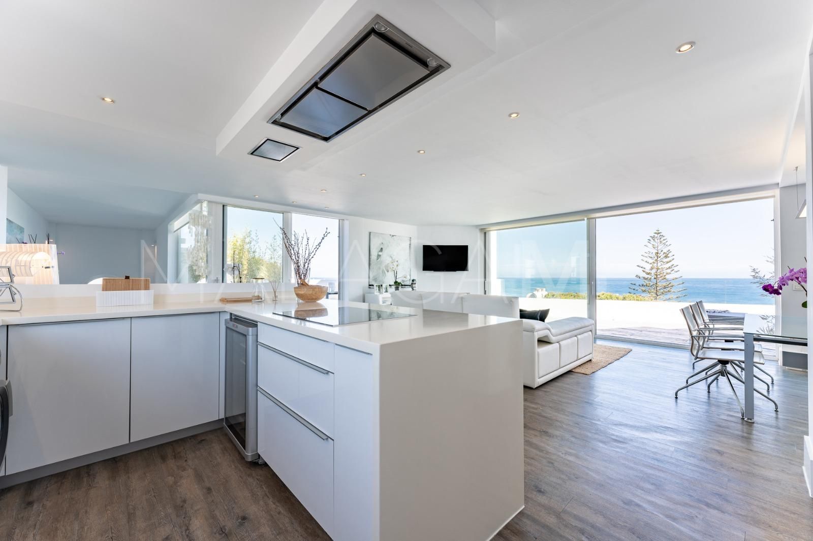 Duplex penthouse for sale in Sitio de Calahonda