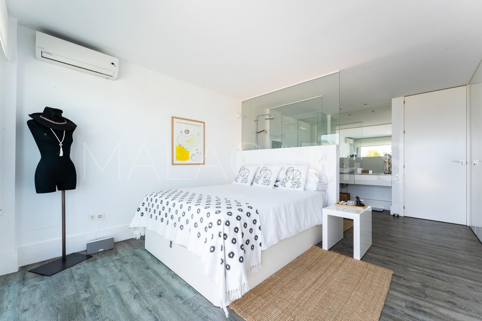 Duplex penthouse for sale in Sitio de Calahonda