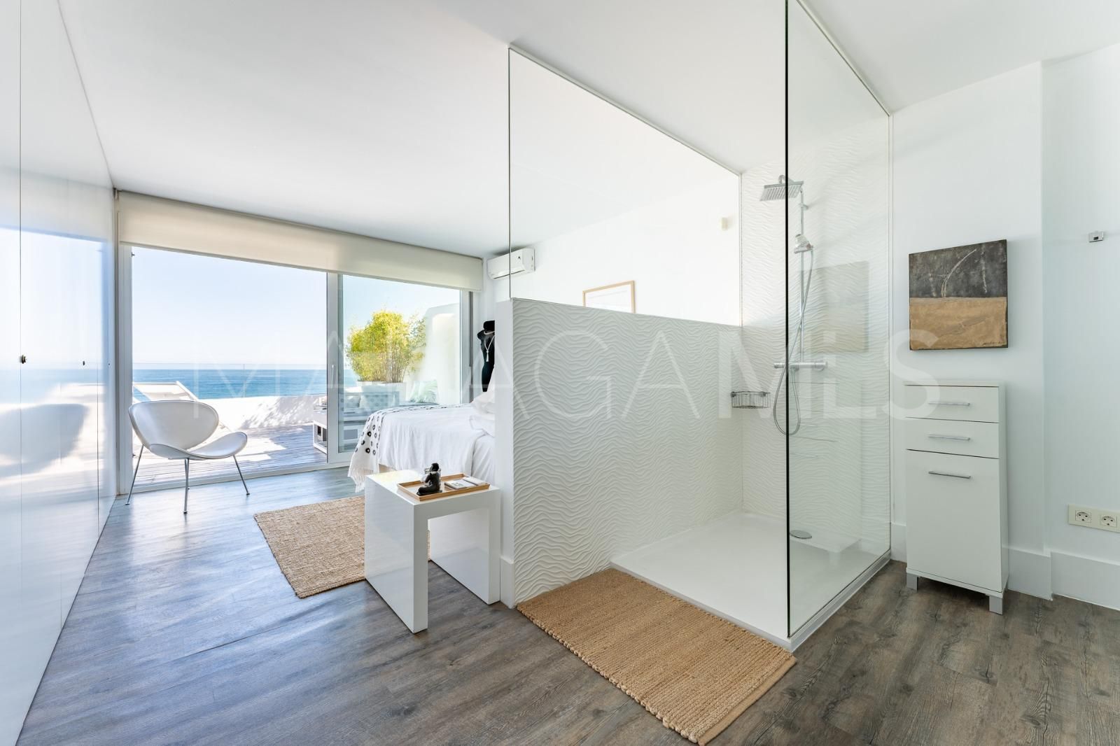 Duplex penthouse for sale in Sitio de Calahonda