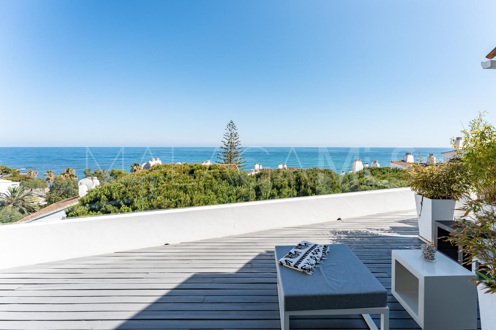 Duplex penthouse for sale in Sitio de Calahonda