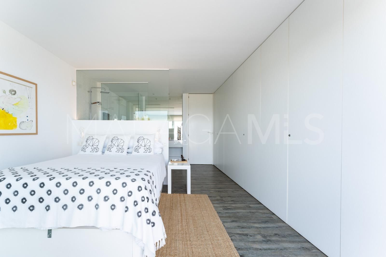 Duplex penthouse for sale in Sitio de Calahonda