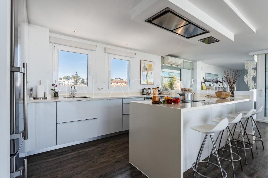 Duplex penthouse for sale in Sitio de Calahonda