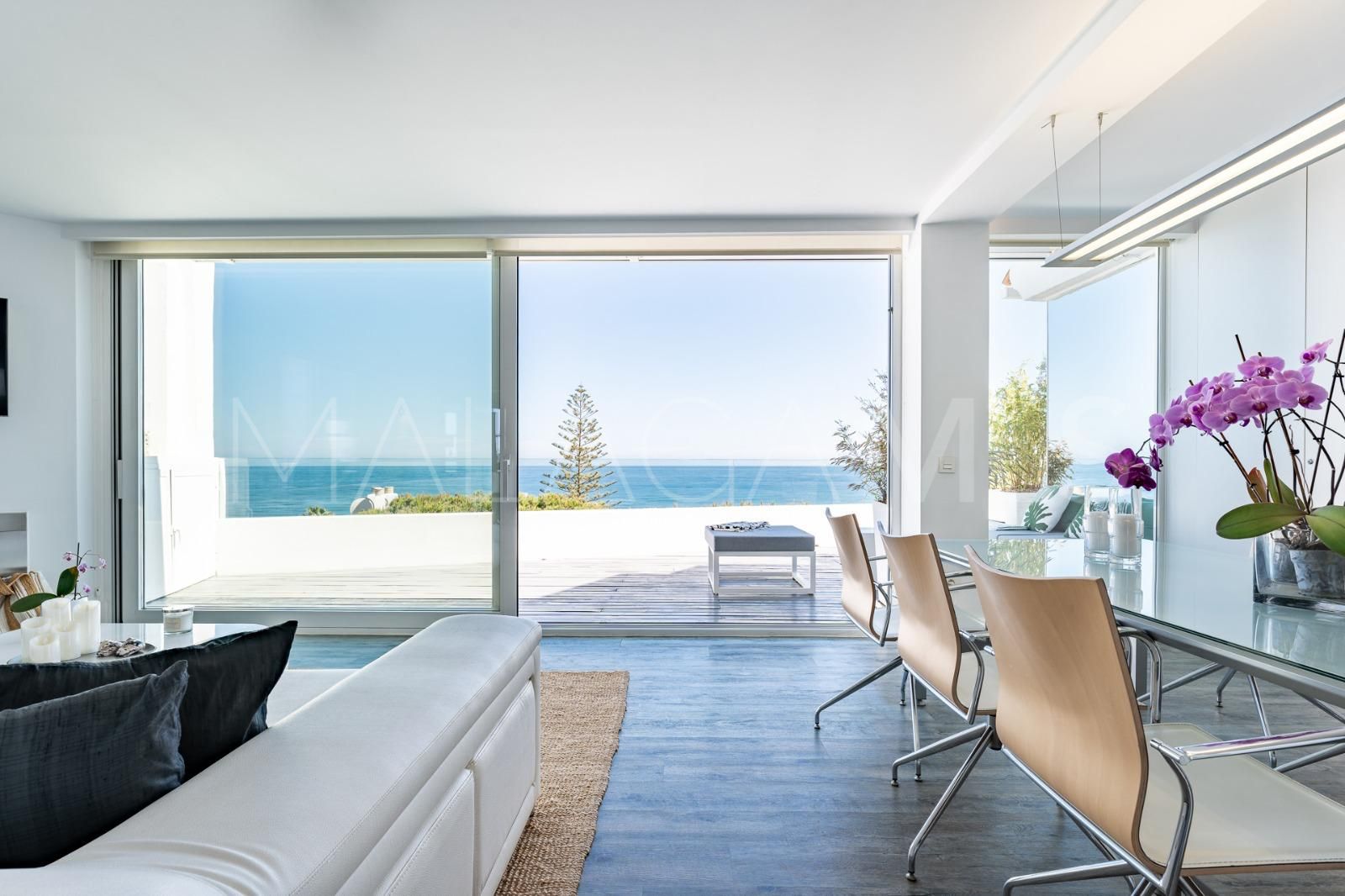 Duplex penthouse for sale in Sitio de Calahonda