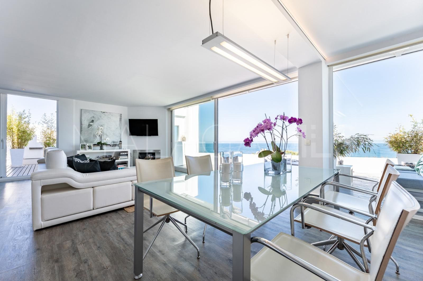 Duplex penthouse for sale in Sitio de Calahonda