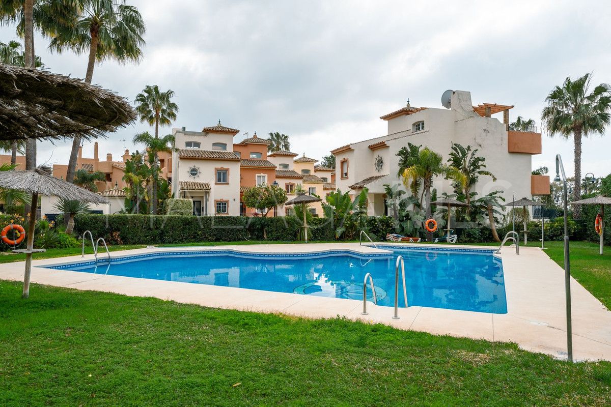 Town house for sale in New Golden Mile