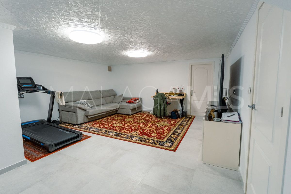 Town house for sale in New Golden Mile