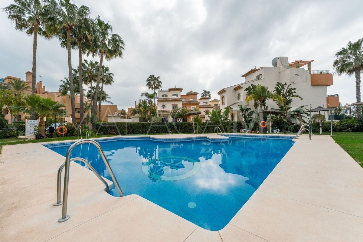 Town house for sale in New Golden Mile