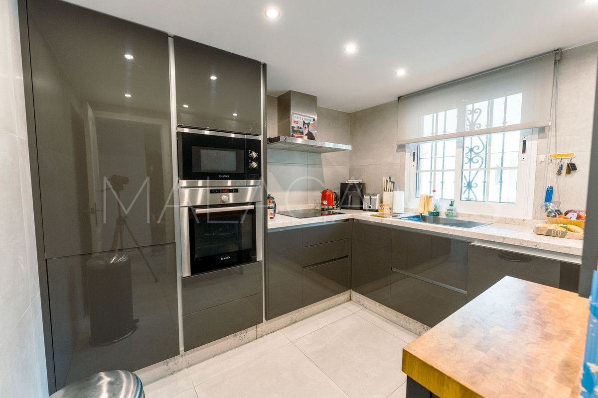 Town house for sale in New Golden Mile