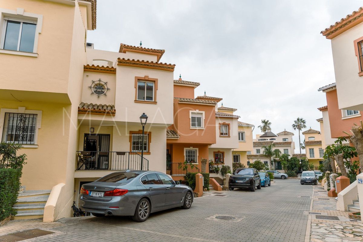 Town house for sale in New Golden Mile