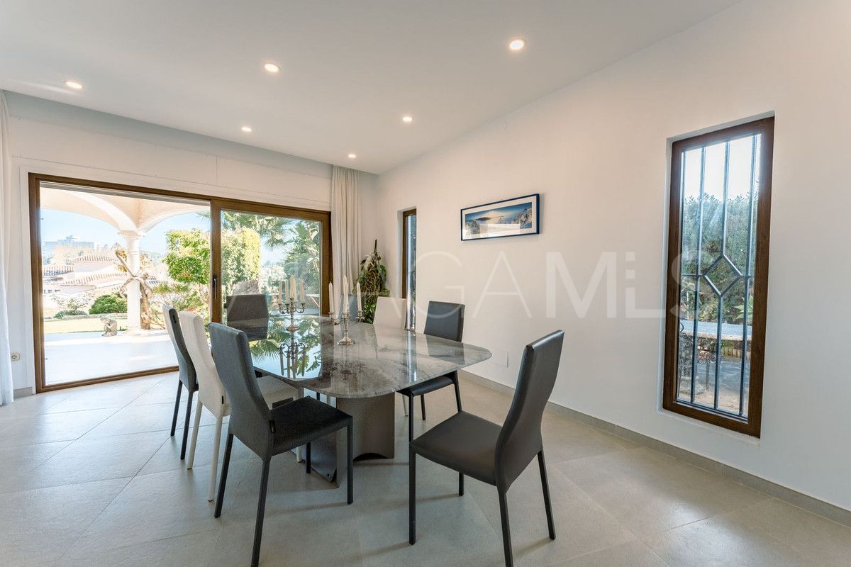 Villa for sale in Benahavis