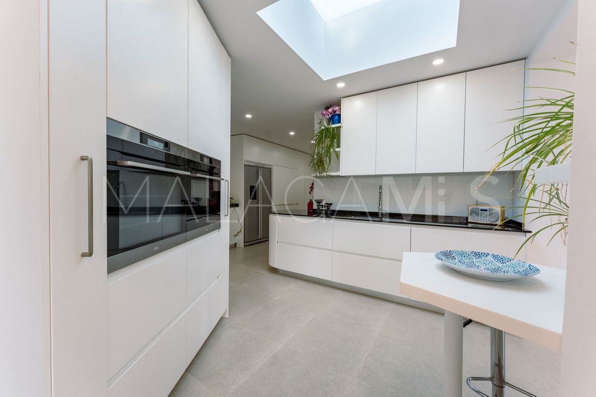 Villa for sale in Benahavis