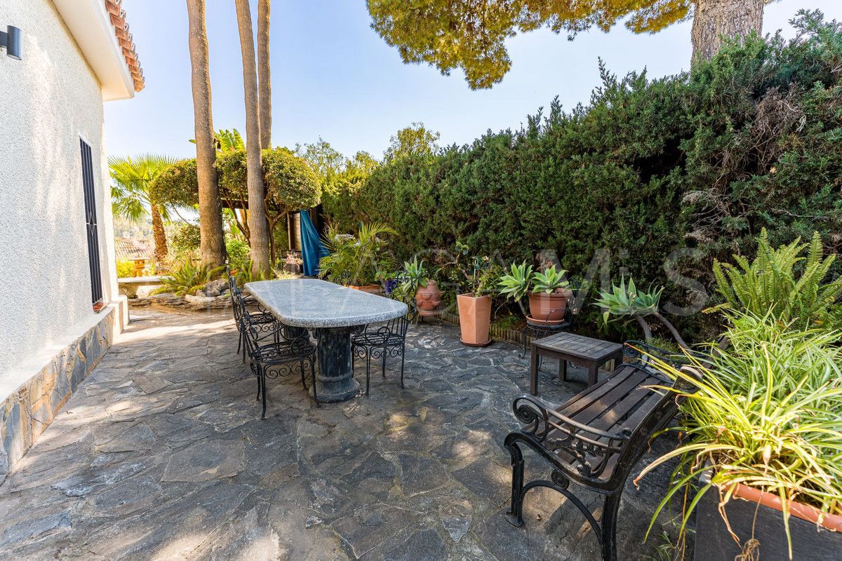 Villa for sale in Benahavis